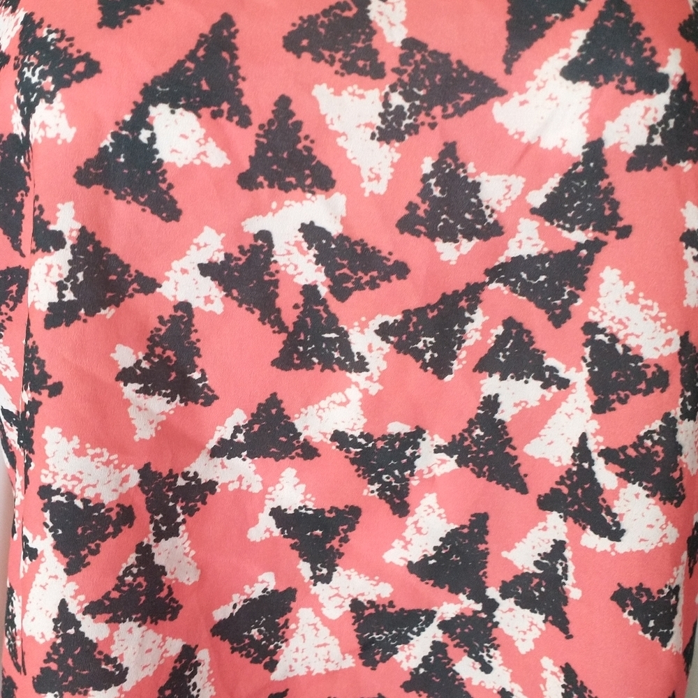 Vanity Patter Sleeveless Top - Picture 6 of 6
